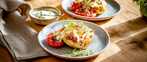 Ofenkartoffeln mit Kressequark und Schmortomaten