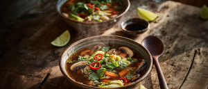 Sauer-scharfe Gem&uuml;sesuppe