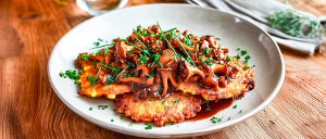 Kartoffelpfannkuchen mit Pfifferlingragout