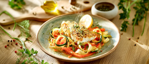 Zanderfilet mit Pfefferkruste auf Gem&uuml;senudeln