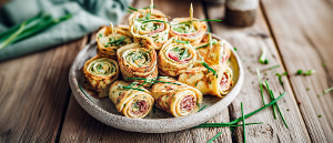 Schnittlauchcr&ecirc;pes mit Schinken und Pesto Rosso