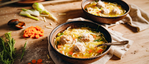 Nudelsuppe mit Kalbfleischkl&ouml;&szlig;chen