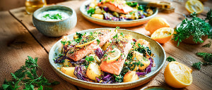 Gew&uuml;rzlachs auf Kartoffel-Spitzkohl