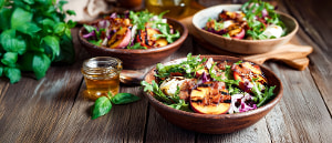 Gegrillter Pfirsichsalat mit Bacon