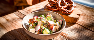 Winterlicher H&uuml;ttensalat mit Bergk&auml;se