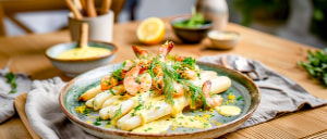 Ofenspargel mit Garnelen und Kr&auml;uter-Hollandaise