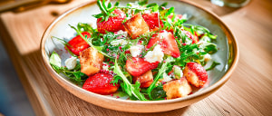 Erdbeer-Rucolasalat mit Estragondressing
