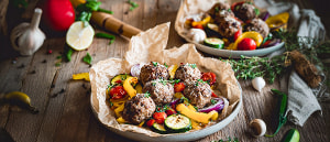 Parmesanfrikadellen mit Ofengem&uuml;se