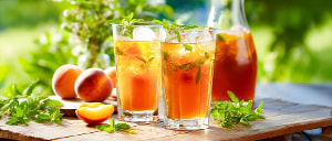 Pfirsich-Minz-Eistee mit Honig