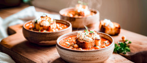 Tomaten-Orangensuppe mit Kichererbsen und Ziegenk&auml;secro&ucirc;ton