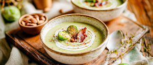 Rosenkohl-Cremesuppe mit Zimtspeck