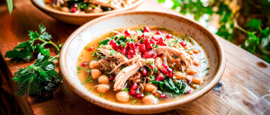 H&uuml;hncheneintopf mit Granatapfel und Zitrone