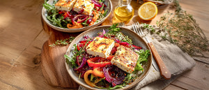 Rucolasalat mit ger&ouml;steter Paprika und Schafsk&auml;se