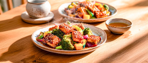 Gebratener Sesamtofu mit s&uuml;&szlig;-saurer Mangoso&szlig;e