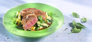 Lammsteaks mit jungem Zucchini-Spinatgem&uuml;se
