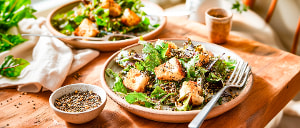 Knackiger Mesclin-Salat mit Cro&ucirc;tons