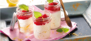Mandel-Joghurtcreme mit Himbeerso&szlig;e