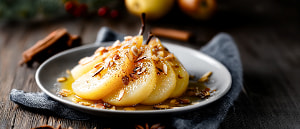 Weihnachtliche Gew&uuml;rzbirne mit Honig-Zimttopfen