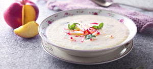 Sellerie-Apfelcremesuppe mit Radieschen