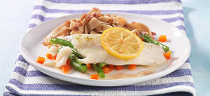 Zander aus dem Ofen mit gr&uuml;nen Bohnen und Speck-Bandnudeln