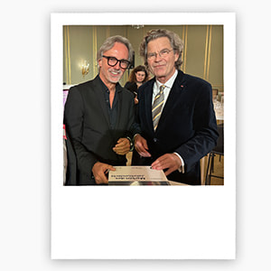 Buch-Überreichung Marke des Jahrhunderts